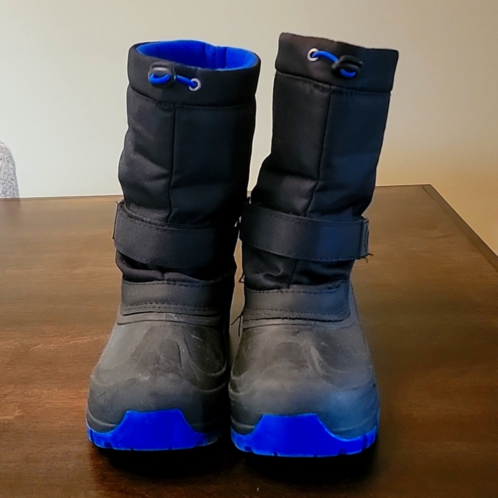 Boy's snow boots
